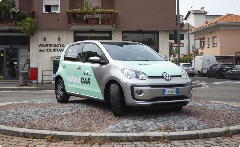 Auto per consegna a domicilio di Farmacia dell'Olmina